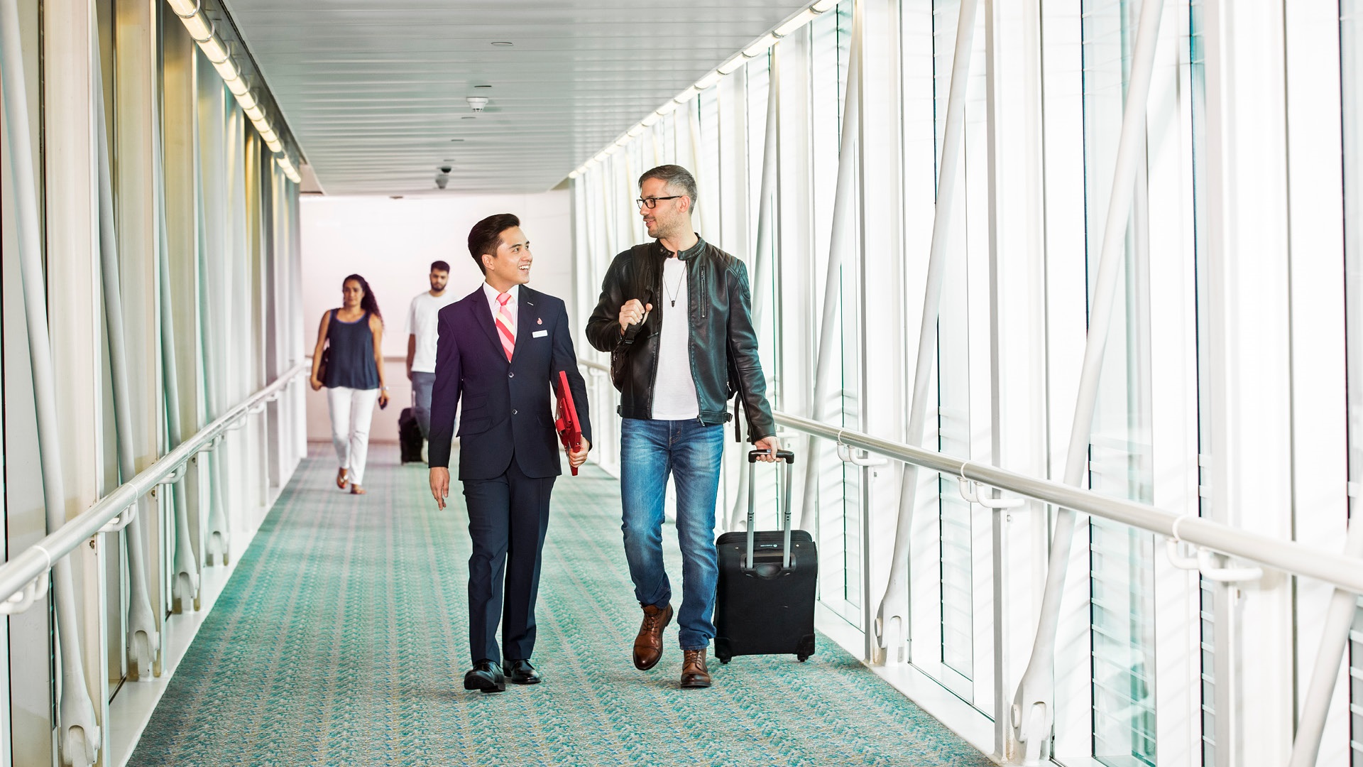 استقبال من المطار